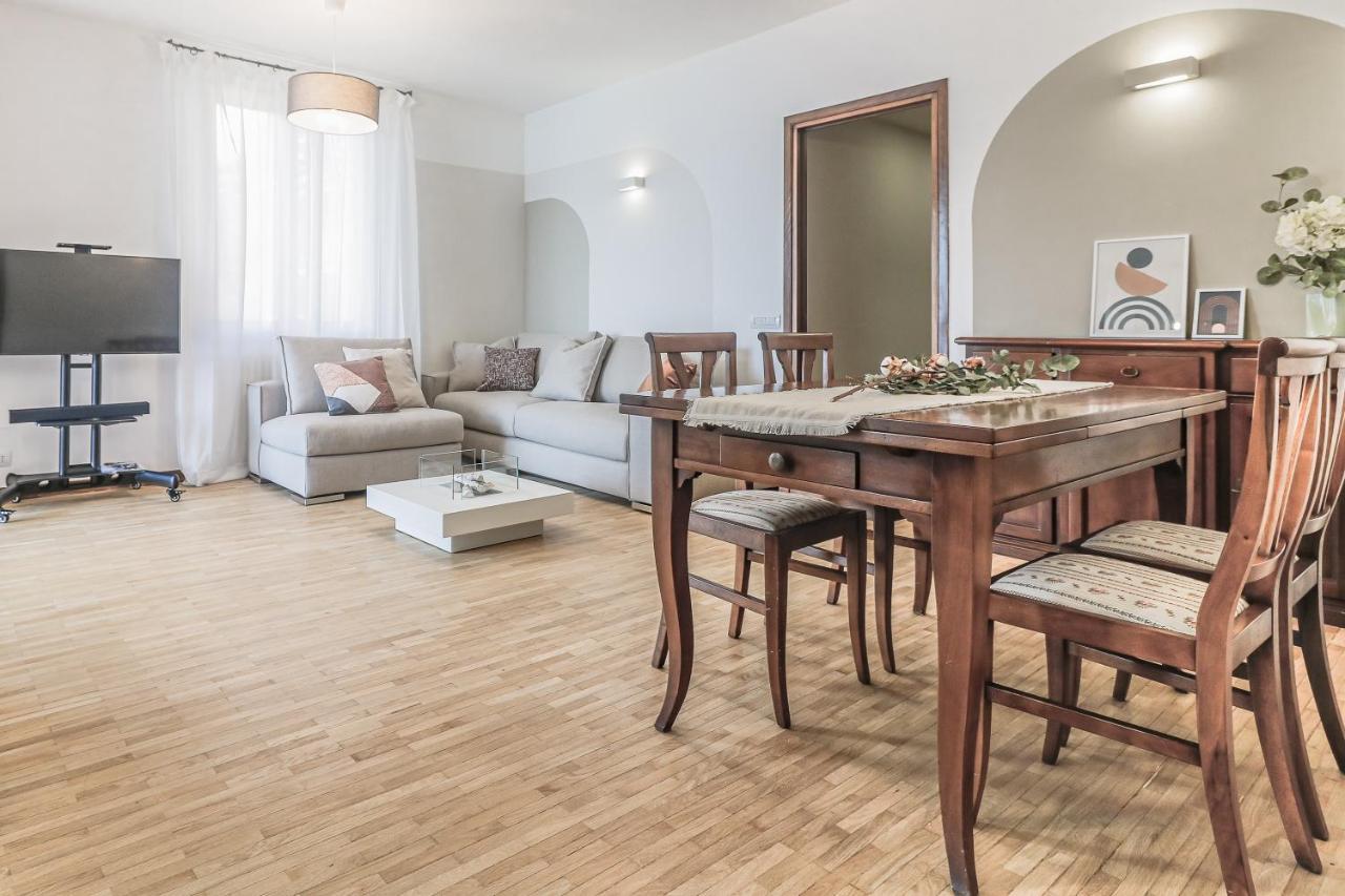 Stunning View Lakeside Apartment - Larihome A11 غْرافيدونا المظهر الخارجي الصورة