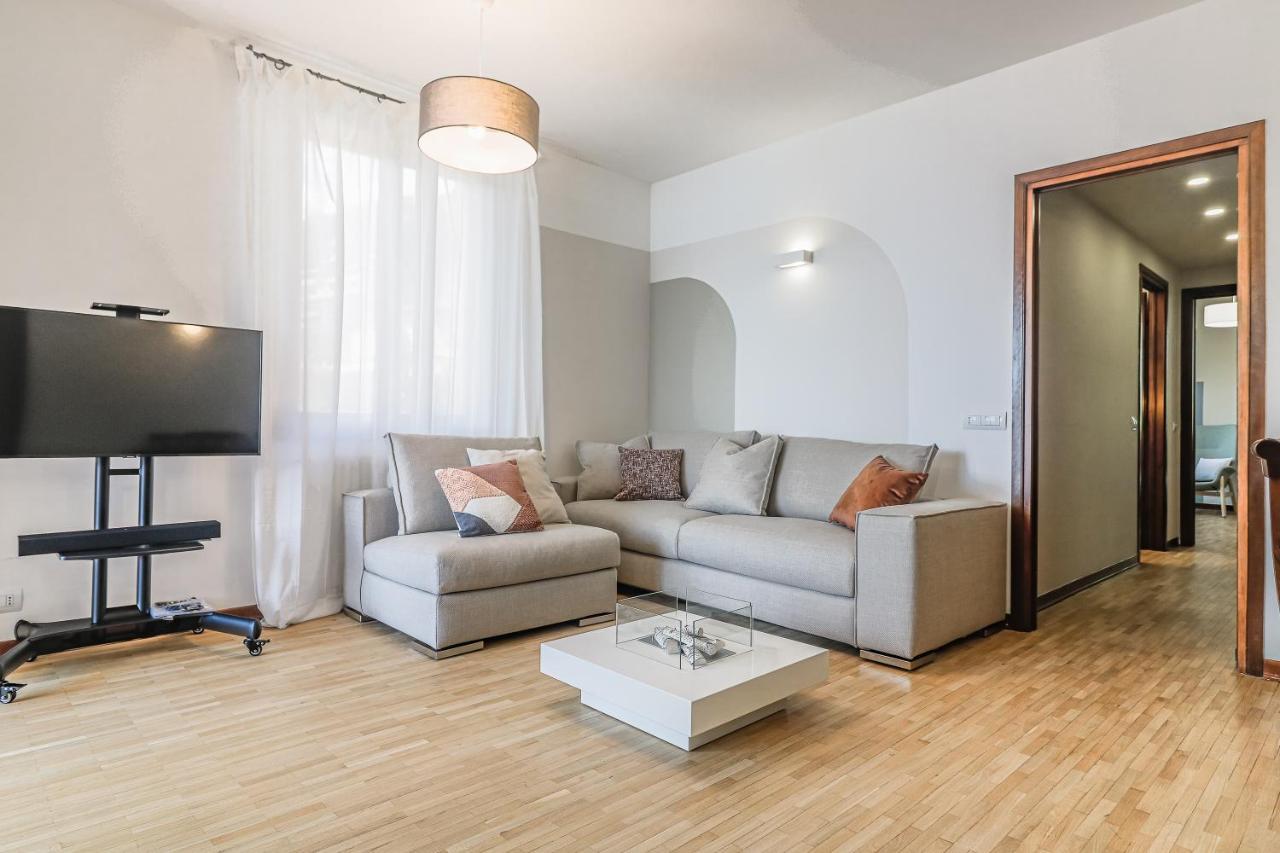 Stunning View Lakeside Apartment - Larihome A11 غْرافيدونا المظهر الخارجي الصورة