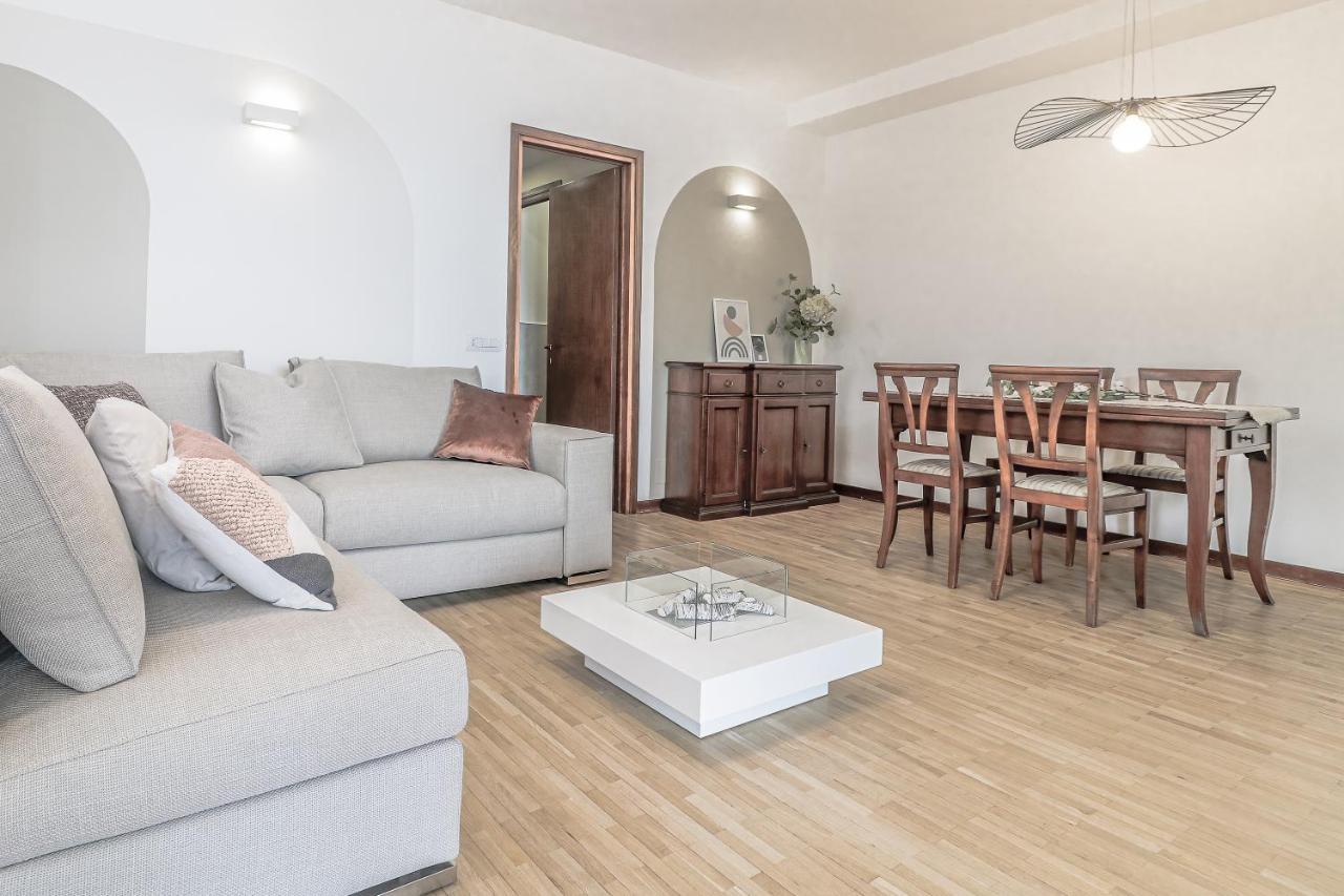 Stunning View Lakeside Apartment - Larihome A11 غْرافيدونا المظهر الخارجي الصورة